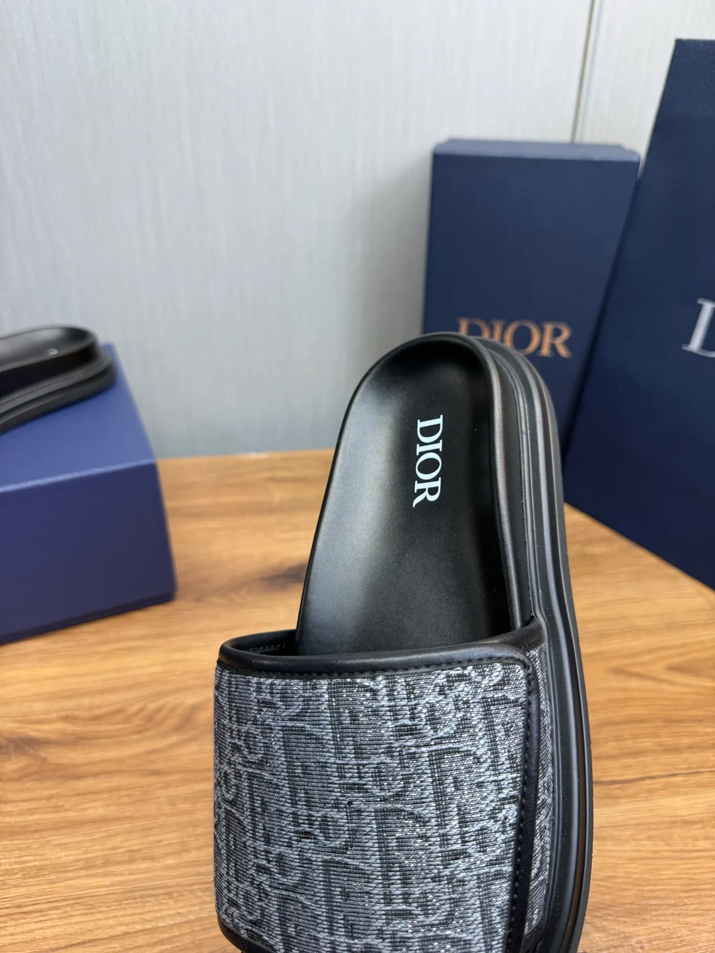 Men's shoes 💰280💰 Dior. Men's slippers 🩴Official website 1:1 production 38-45 yards 45 46 🉑️Customized original material shipped✅